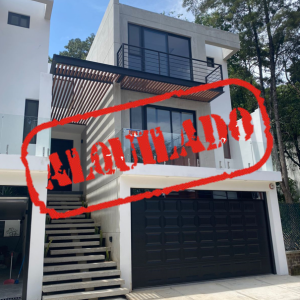 ALQUILER Casa residencial de 420m2 en Colonia Oakland
