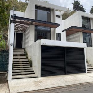 ALQUILER Casa residencial de 313.00 m2 en Colonia Oakland